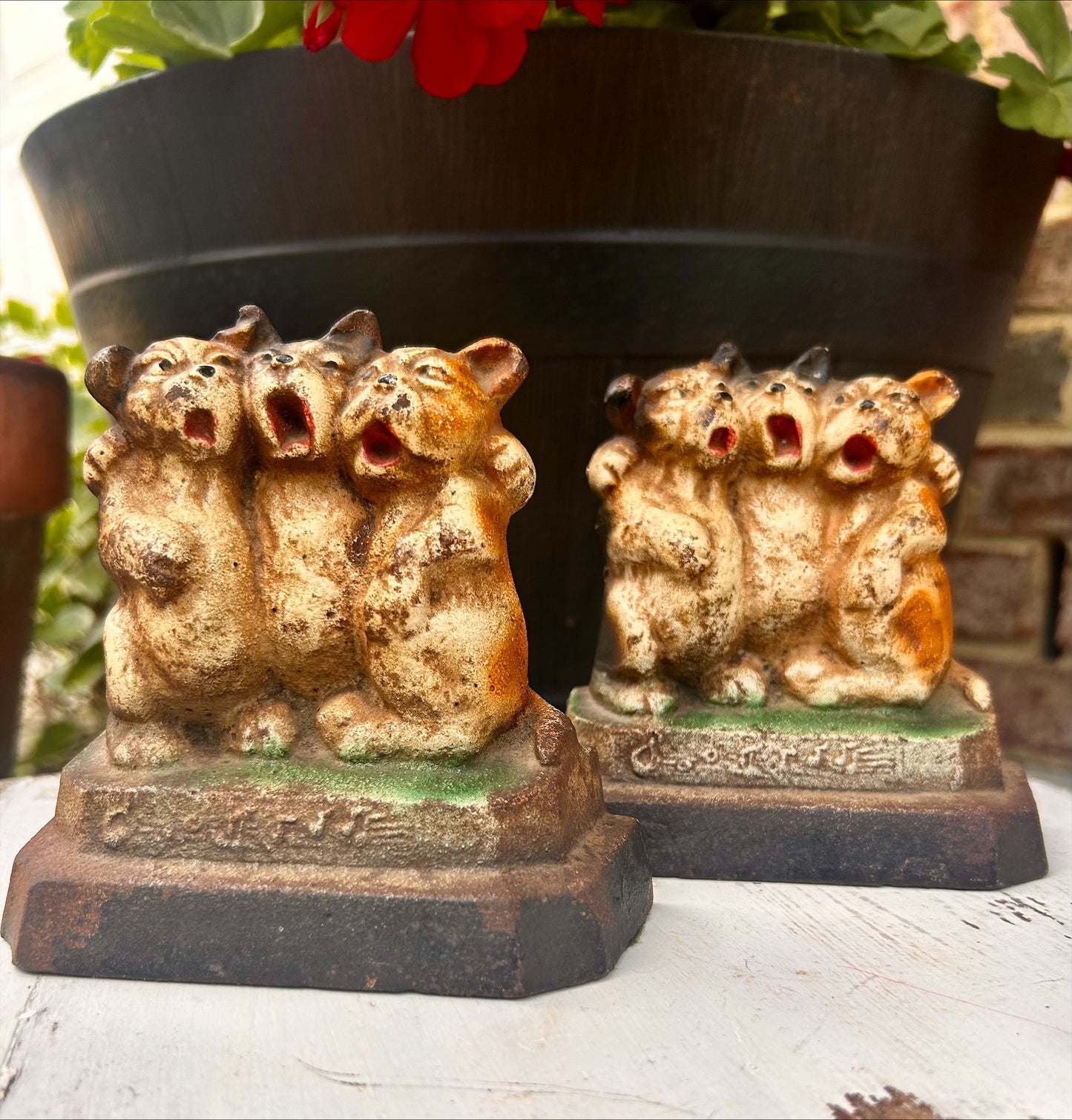 Antique Cast Iron Hubley 3 Dogs Singing Doorstop/Bookends