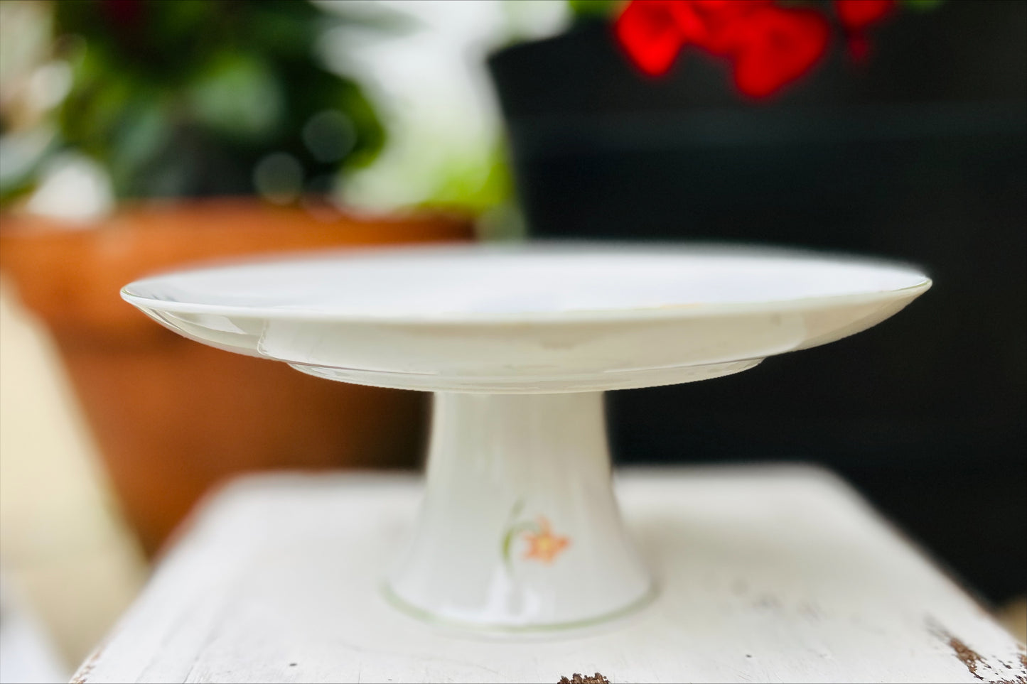 Vintage Seymour Mann Finn China Spring flower Cake Stand