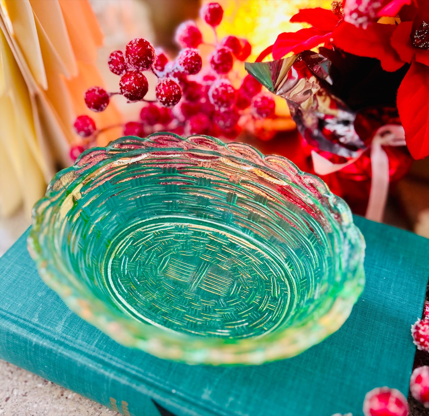 6 inch Green Glass Hen on Nest Classic Vintage Charm